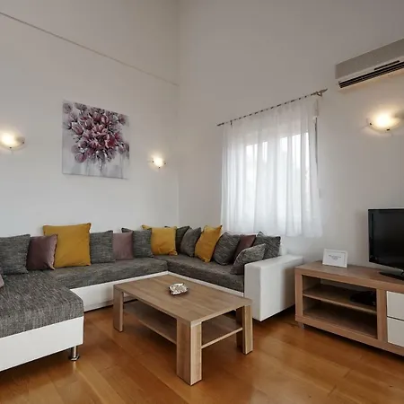 Buonocore * 特罗吉尔